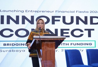 Deputi Bidang Kewirausahaan KemenKopUKM Siti Azizah dalam acara Launching EFF 2024 bertajuk ‘InnoFund Connect: Bridging Startups with Funding’ di Surabaya, Jawa Timur (Jatim), Kamis (25/7/2024).