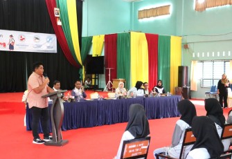 Bupati Bintan Roby Kurniawan saat membuka acara