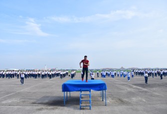 Pusat Penerbangan TNl Angkatan Laut (Puspenerbal) menggelar Olahraga Bersama perdana diawal tahun 2024 yang digelar di Apron Fasharkan Puspenerbal, Pangkalan Udara TNl AL Juanda, Jumat (12/1/2024)