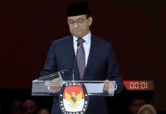 Calon Presiden RI Anies Baswedan saat menyampaikan visi dan misi debat kelima Pilpres 2024 di Jakarta, Minggu (4/1/24) malam.