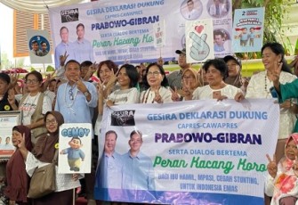 Para petani pembudi daya kacang koro yang tergabung dalam Gerakan Srikandi Indonesia Raya (Gesira) mendeklarasikan dukungan kepada calon presiden dan calon wakil presiden nomor urut 02 Prabowo Subianto-Gibran Rakabuming Raka di Pilpres 2024
