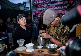Ketua DPR RI Puan Maharani menyambangi desa penghasil kopi di Temanggung. Ia pun mendorong agar brand kopi dari Temanggung bisa semakin go internasional merambah pasar dunia