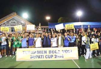 Foto bersama usai Laga Final Bola Voli Bupati Cup 2024
