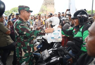 Panglima TNI Jenderal TNI Agus Subiyanto, S.E., M.Si Cek Kesiapan Mudik 2024 di Pelabuhan Gilimanuk Bali