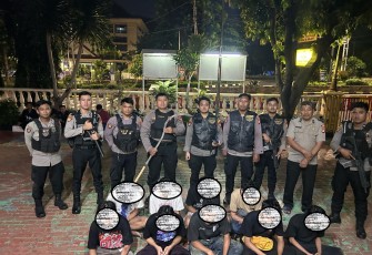 Tim Patroli Perintis Presisi Polres Metro Jakarta Barat Amankan 9 Remaja dan 1 Senjata Tajam Jelang Ramadan 1445 H