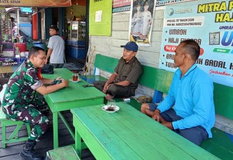 Babinsa Muara Muntai Ajak Warganya Untuk Jaga Keamanan dan Ketertiban Desa