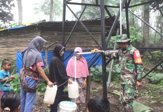 Korem 032/Wirabraja Adakan Program Manunggal Air Bersih bantu kesulitan masyarakat