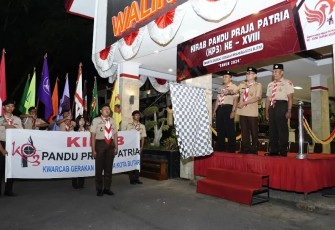 Wakil Walikota Blitar Tjutjuk Sunario Berangkatkan Kirab Pandu Praja Patria ke- 18 Tahun 2024