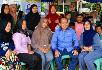 Wakil Ketua MPR RI yang juga Anggota Mejelis Tinggi Partai Demokrat, Sjarifuddin Hasan, aktif melaksanakan pengobatan gratis di Dapil Jabar 3