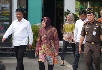 Kepala BP Batam sekaligus Wali Kota Batam, Muhammad Rudi saat bersama Menteri Sosial Republik Indonesia, Hj. Tri Rismaharini.