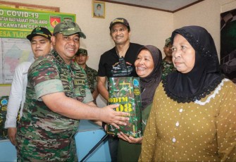 Kodim 0708 Purworejo bekerja sama dengan IOF,Yonif 412 Bharata Eka Sakti dan Perhutani Purworejo menyelenggarakan fun offroad jelajah alam serta bakti sosial di Desa Prumben dan Tlogosono Kecamatan Gebang Kabupaten Purworejo, Jumat (26/1/2024)