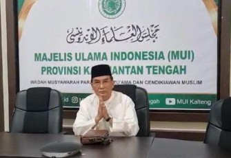 Ketua Umum Majelis Ulama Indonesia Provinsi Kalimantan Tengah Prof. Dr. H. Khairil Anwar, menyampaikan pesan kepada para peserta Pemilu agar berjiwa kesatria