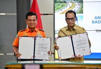 Menhub Budi Karya Sumadi bersama Kepala BNPP Marsekal Madya TNI Kusworo di Jakarta 