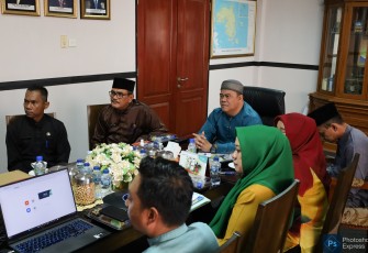 Selama bulan Ramadan 1445 H ini, Pemkab Bintan mulai memberlakukan kebijakan mengatur jam kerja Aparatur Sipil Negara (ASN) atau PNS Pemkab Bintan. Sesuai edaran dari Bupati Bintan, Roby Kurniawan, jam kerja efektif ASN dan Non ASN Pemkab Bintan selama satu minggu yaitu 32,50 jam per minggu