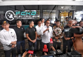 Menhub saat menghadiri groundbreaking fasilitas yang dibangun oleh anak perusahaan Bakrie tersebut di Magelang, Jawa Tengah, Selasa (27/2).