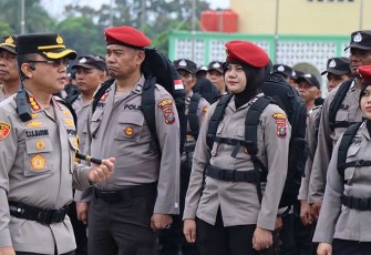 Kapolrestabes Medan saat Lepas 1.132 Personel PAM TPS Pemilu 2024,  Senin (12/2/2024).