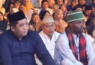 Bupati Bintan Roby saat mengikuti Haflah Al Qur'an yang diselenggarakan Pemerintah Provinsi Kepulauan Riau, Rabu malam (22/05) di Pelataran Masjid Besar Baitul Makmur.