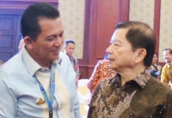Gubernur Kepulauan Riau H Ansar Ahmad saat bersama Menteri PPN/Kepala Bappenas Suharso Monoarfa.