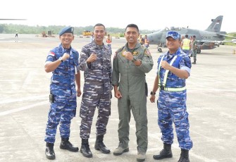 Pengantaran Crew Pesawat Tempur Hawk 100/200