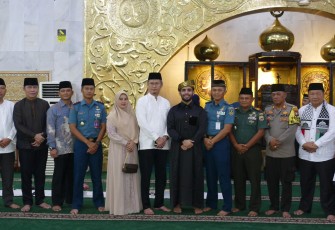 Foto Bersama usai acara Peringatan Isra Mi'raj Tingkat Kota Tanjungpinang