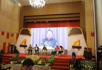 Bamsoet saat Seminar dalam rangka HUT ke-4 Kelompencapir dan sekaligus Peluncuran Buku “Kapita Selekta Hukum Perdata dan Kenotariatan" secara daring dari Kebumen, Jumat (2/2/24).