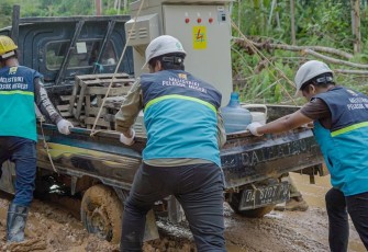 Pemerintah bersama PT PLN (Persero) terus berupaya menghadirkan listrik di semua wilayah di Indonesia sampai ke pelosok.