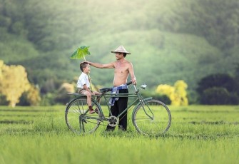 illustrasi foto kebersamaan seorang ayah bersama anaknya (foto: pixelbay)