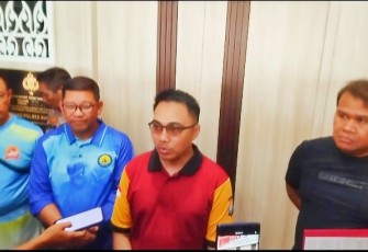 Kapolres Bintan saat diwawancarai oleh awak Media