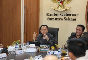 Pj Gubernur Sumatera Selatan (Sumsel) Agus Fatoni dalam Rapat Sinergitas Kominda bersama KPU dan Bawaslu Menuju Pemilu dan Pilkada Mempertahankan Sumsel Daerah Zero Konflik.