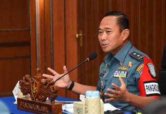  Panglima Komando Lintas Laut Militer Laksda TNI Hudiarto Krisno Utomo, PSC(j)., M.A., M.M.S., CHRMP