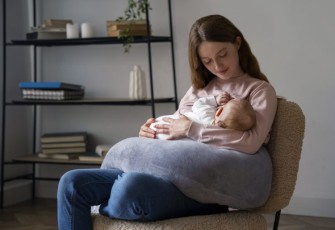 Ilustrasi memberikan ASI