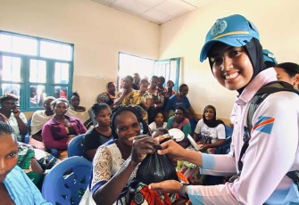 MPIO-FET Indo RDB XXXIX-E/MONUSCO yang dipimpin oleh Letda Cba Farahdiba Ayu Kinasih melaksanakan kegiatan CIMIC di Desa Tsere, dalam rangka memperingati International Women’s Day, Bunia, Republik Demokratik Kongo. Rabu (6/3/2024).