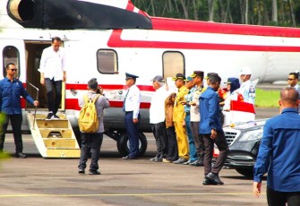 Danlanal Cilacap saat sambut Kunker Presiden RI