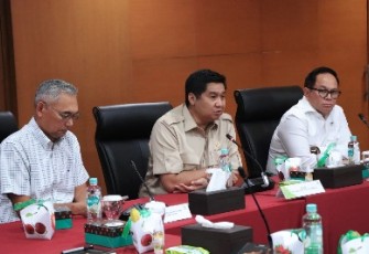 Menteri PKP Maruarar Sirait memberikan keterangan dalam rakor di Jakarta, Selasa (27/5)