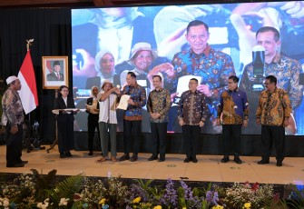 Seratus kepala keluarga yang hadir di Balai Makarti, Komplek Kantor Kementerian Transmigrasi, Kalibata, Jakarta (18/6/2025)