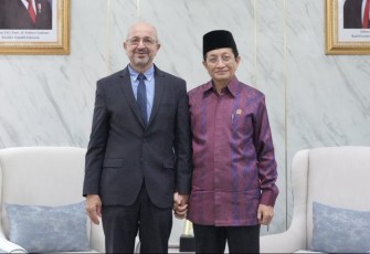 Menteri Agama Nasaruddin Umar bertemu (kanan) dan Duta Besar Maroko untuk Indonesia, Ouadia Benabdellah di Jakarta, Kamis (6/2)