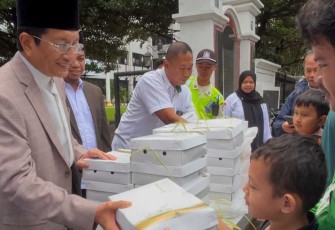 Menteri Agama Nsaruddin Umar membagikan takjil, Senin (3/3)