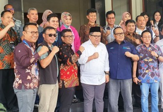 Wakil Menteri (Wamen) Perumahan dan Kawasan Permukiman (PKP) Fahri Hamzah mendorong PT Krakatau Steel (Persero) Tbk sebagai aktor strategis dalam program besar pembangunan perumahan nasional
