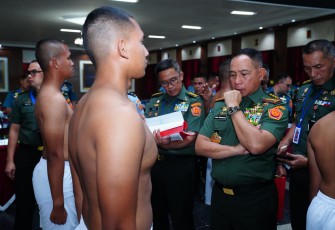 Panglima TNI Jenderal TNI Agus Subiyanto didampingi para Kepala Staf Angkatan memimpin Sidang Pantukhir Pusat penerimaan Taruna Akademi TNI TA 2025, bertempat di Gedung Lily Rochli, Akademi Militer, Magelang, Jawa Tengah, Jumat (01/08/2025)