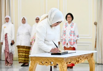 Ketua Umum Dewan Kerajinan Nasional (Dekranas) Ibu Selvi Gibran Rakabuming melantik para pengurus Dekranas masa bakti 2024-2029
