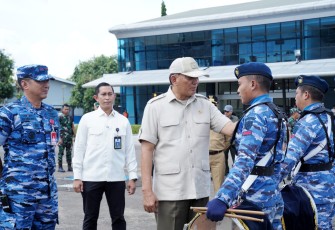Danlanud Sultan Hasanuddin Sambut Kedatangan Menhan RI di Makassar