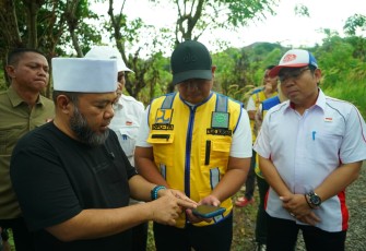 Gubernur Bengkulu Helmi Hasan meninjau kawasan Rumah Sakit Umum Daerah (RSUD) M Yunus yang direncanakan akan dibangun gedung baru guna menunjang pelayanan kesehatan, Sabtu (30/8)