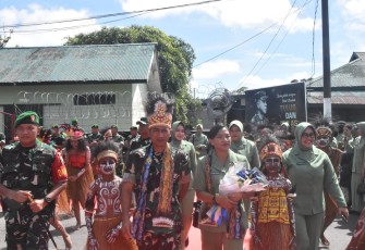 Dandim 1710/Mimika Sambut Kedatangan Danrem 173/PVB Dalam Kunjungan Kerjanya Ke Kodim 1710/Mimika