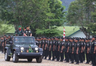 Danrem 121/ABW Dampingi Pangdam XII/TPR Menutup Pendidikan Pertama Bintara Polri TNI AD Tahun 2024