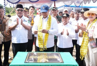 Wakil Menteri Transmigrasi Viva Yoga Mauladi di Desa Toliwang, Kecamatan Kao Barat. Kabupaten Halmahera Utara, Provinsi Maluku Utara (16/7/2025)
