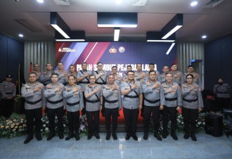  Kadivhumas Polri Irjen. Pol. Sandi Nugroho memimpin upacara serah terima jabatan (sertijab) sejumlah pejabat di lingkungan Humas Polri. Upacara sertijab tersebut merupakan tindak lanjut dari Surat Telegram Kapolri Nomor : ST/2775/XII/Kep/2024, ST/2776/XII/ Kep/2024, ST/2777/XII/ Kep/2024, dan ST/2778/XII/ Kep/2024