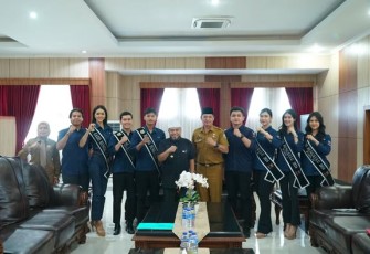  Gubernur Bengkulu, Helmi Hasan, menerima audiensi dari Panitia Pemilihan Bujang Gadis Bengkulu (BGB) Tahun 2025 di Ruang Kerja Gubernur, Lantai III Kantor Gubernur Provinsi Bengkulu, Selasa (15/7/2025)