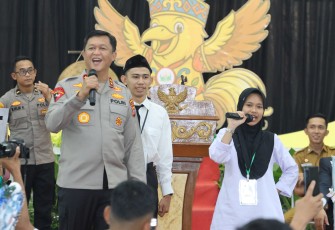 Kepala Kepolisian Daerah Kalimantan Tengah (Kapolda Kalteng), Irjen Pol Iwan Kurniawan, S.IK., M.Si, memberikan motivasi bagi ribuan mahasiswa baru, Universitas Islam Negeri (UIN) Palangka Raya.