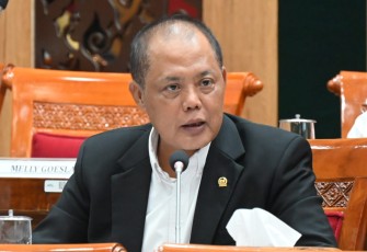 Anggota Komisi X DPR RI dari Fraksi Golkar, Juliyatmono, saat mengikuti Rapat Dengar  Pendapat bersama BRIN, Senin (8/12/2025). (Foto: Istimewa)