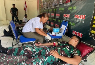 Satgas Pamtas RI–RDTL Turut Sukseskan Donor Darah Kodim 1605/Belu